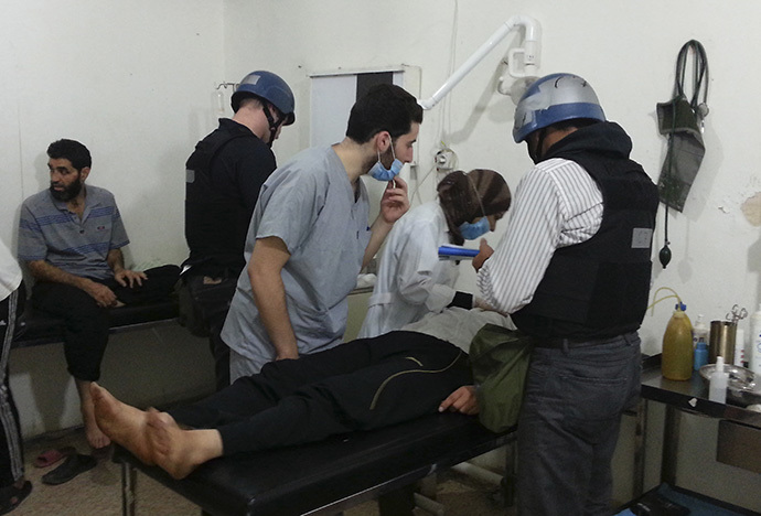 U.N. chemical weapons experts visit people affected by an apparent gas attack, at a hospital in the southwestern Damascus suburb of Mouadamiya August 26, 2013. (Reuters)