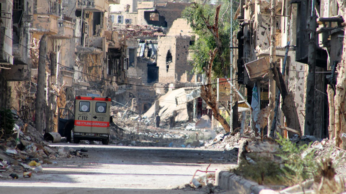 A general view shows a heavily damaged street in Syria's eastern town of Deir Ezzor on August 26, 2013. (AFP Photo/Ahmad Aboud)