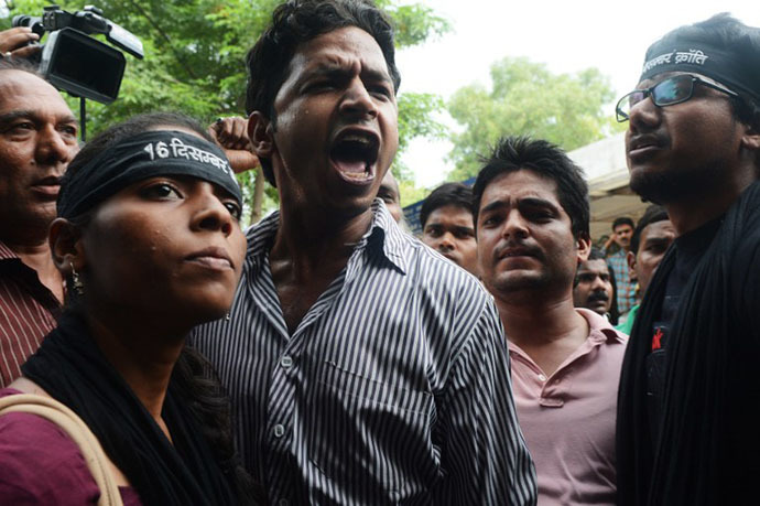 Indian activists shout as they demand the death of a juvenile, convicted in the December 2012 gang-rape of a student, in front of a juvenile court in New Delhi on August 31, 2013. (AFP Photo / Raveendran)