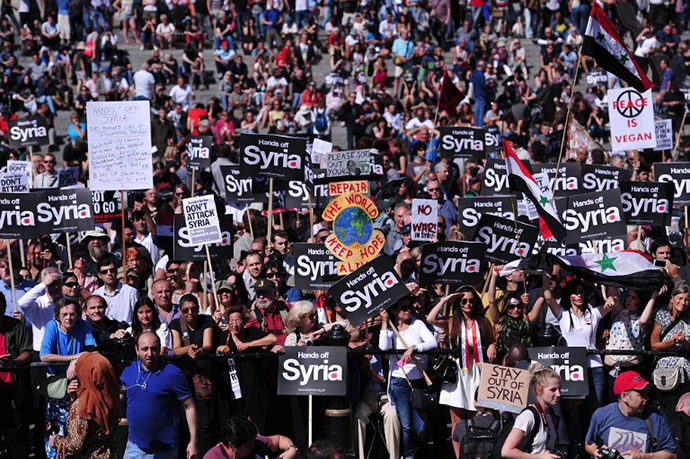 Hundreds of people take part in a protest against military intervention in Syria in central London on August 31, 2013. (AFP Photo / Carl Court)