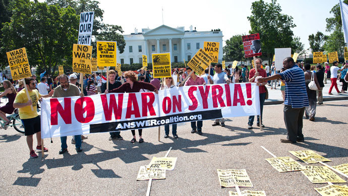 People demonstrate against a US-led strike on Syria in front of the White House in Washington on August 31, 2013.(AFP Photo / Nicholas Kamm)