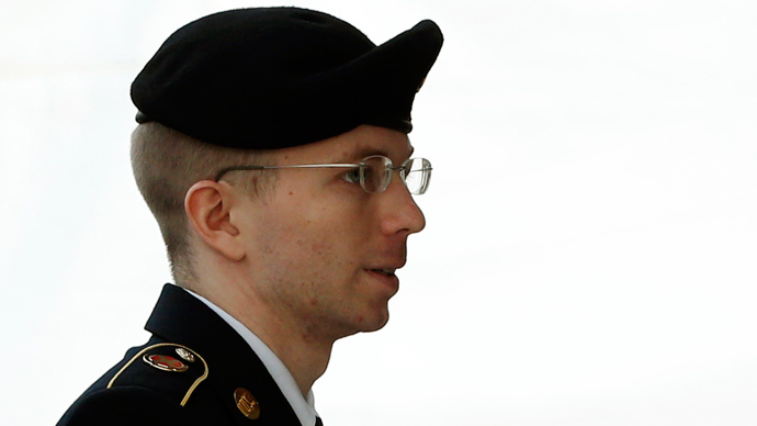 Manning officially submits presidential pardon request
