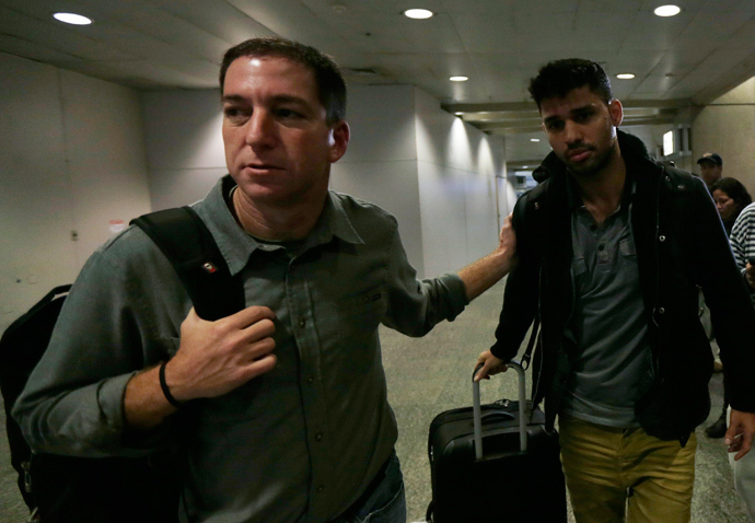 U.S. journalist Glenn Greenwald (L) walks with his partner David Miranda in Rio de Janeiro's International Airport August 19, 2013 (Reuters / Ricardo Moraes) 