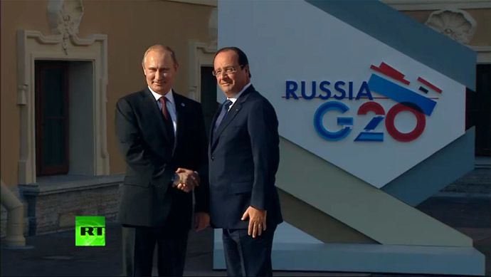 Putin greets Hollande.