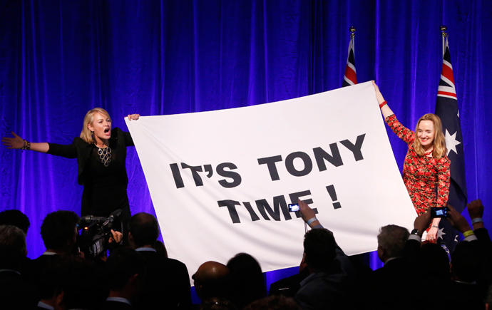 Supporters of Australia's conservative Liberal Party leader Tony Abbott hold a sign on the stage of an election night function in Sydney September 7, 2013 (Reuters / David Gray)