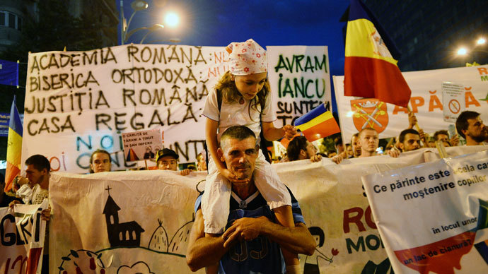 Protesters march and hold banners during the eight day of demonstrations in Bucharest against the Rosia Montana Gold Corporation (RMGC), a Canadian gold mine project using cyanide, on September 8, 2013. (AFP Photo / Daniel Mihascu)