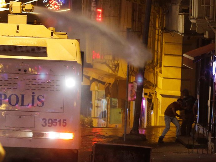Riot police use water cannons to disperse demonstrators during a protest in central Istanbul September 10, 2013 (Reuters / Osman Orsal)