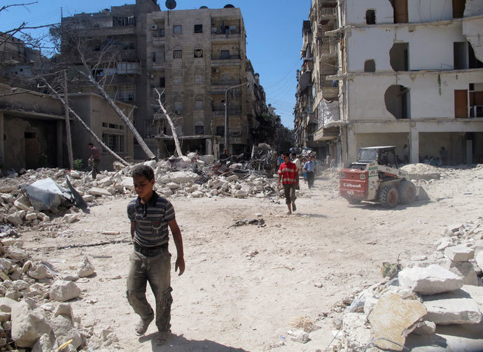 Men walk on rubble of buildings damaged by what activists said was shelling by forces loyal to Syria's President Bashar al-Assad in Aleppo's Bustan al-Qasr district, September 9, 2013.(Reuters / Abdalghne Karoof)