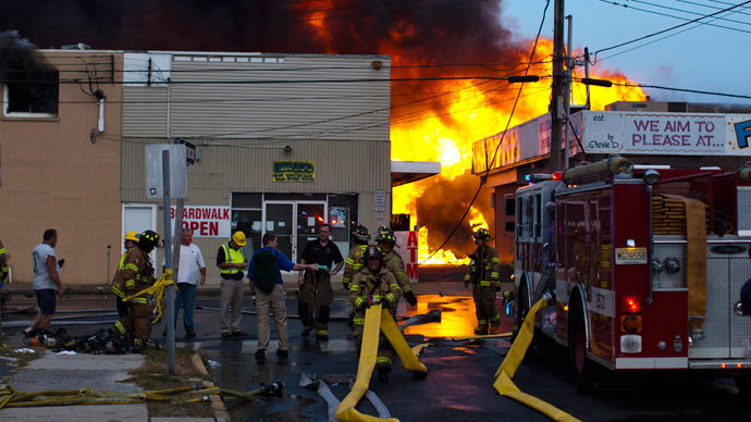 New Jersey firefighters work to control a massive fire in Seaside Park in New Jersey September 12, 2013. (Reuters / Eduardo Munoz)