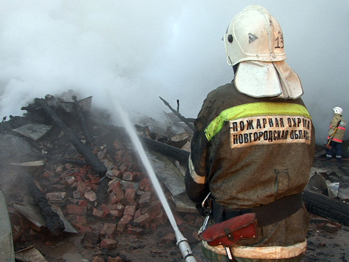 The fire completely destroyed one of the buildings of the Oksochi psychiatric hospital in the village of Luka, Novgorod Region, September 13. (RIA Novosti)