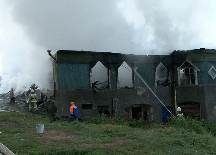 Rescuers eliminate fire at the Oksochi foster home for children with psychoneurological disorders in the village of Luka, Nizhny Novgorod Region. (RIA Novosti)