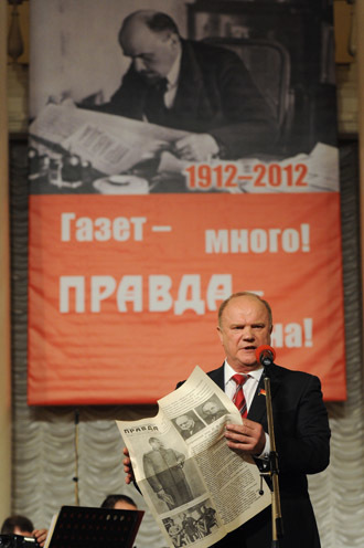 Communist Party leader Gennady Zyuganov. The poster behind reads: "There are many newspapers, but only one Pravda." (RIA Novosti/Vladimir Fedorenko)