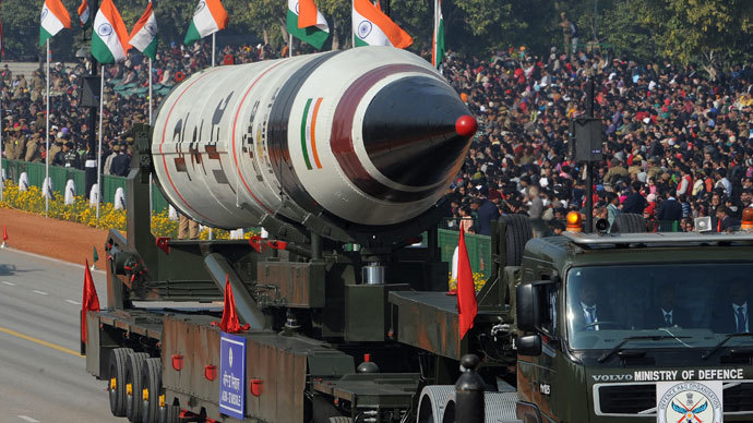 Missile Agni V is displayed during the Republic Day parade in New Delhi on January 26, 2013.(AFP Photo / Raveendran)