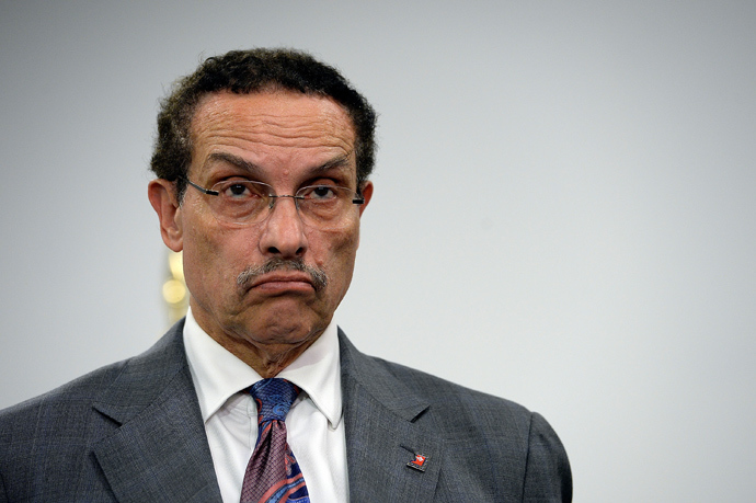 District of Columbia Mayor Vincent Gray listens during an evening news briefing at a DC government building not far away from the Washington Navy Yard on September 16, 2013 in Washington, DC (AFP Photo / Patrick McDermott)