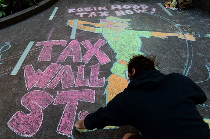 An Occupy Wall Street participant draws a sidewalk chalk drawing during a protest to mark the movement's second anniversary in New York, September 17, 2013. (AFP Photo / Emmanuel Dunand)