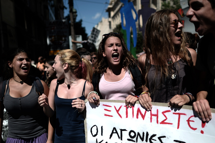 Students shout slogans during a demonstration in central Athens on September 18, 2013 (AFP Photo / Aris Messinis)