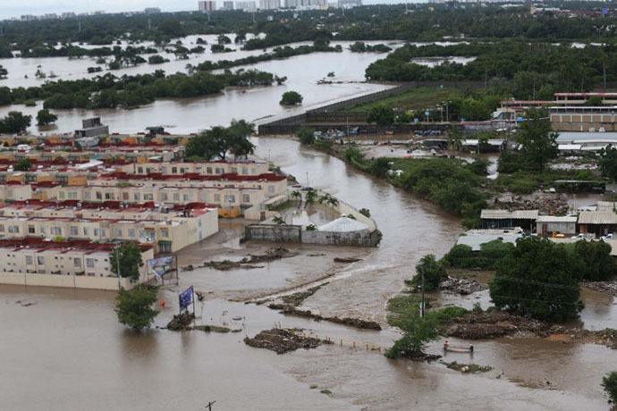 An aerial view of flooded streets in Acapulco, state of Guerrero, Mexico, on September 17, 2013 as heavy rains hit the country. (AFP Photo)