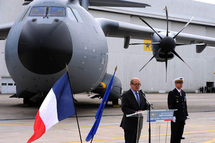 French Defence minister Jean-Yves Le Drian delivers a speech during the presentation of the new Airbus A400M military transport plane on September 30, 2013 at the French BA 123 air base in Saint-Jean-de-la-Ruelle, near Orleans, central France. (AFP Photo / Alain Jocard)