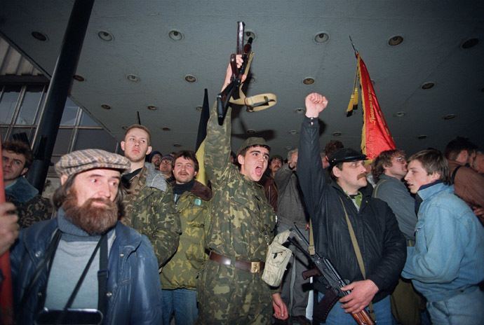 A file picture taken on October 3, 1993, shows armed anti-Yeltsin activists celebrating before their attempt to storm Ostankino television centre during the parliamentary revolt in Moscow. (AFP Photo)