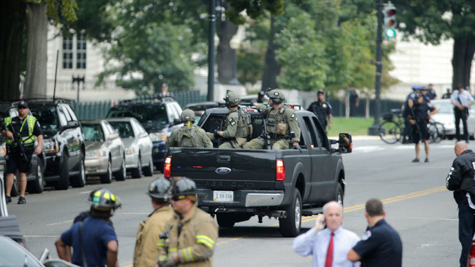 Federal Bureau of Investigation (FBI) agents patrol the area after gunshots were fired outside the U.S. Capitol building in Washington, October 3, 2013.(Reuters / Gary Cameron)