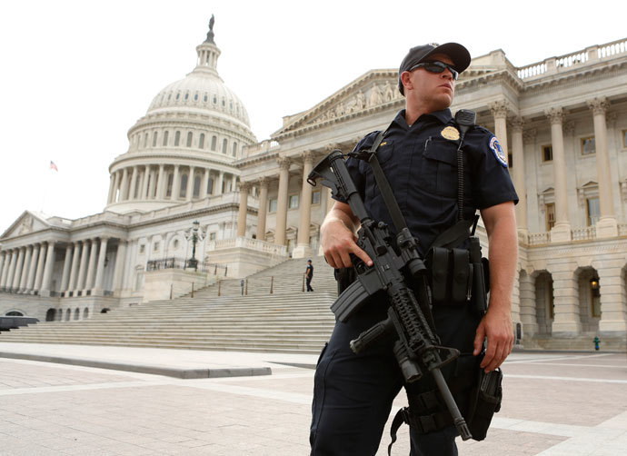 A U.S. Capitol Police officer stands guard following a shooting near the U.S. Capitol in Washington, October 3, 2013.(Reuters / Kevin Lamarque)