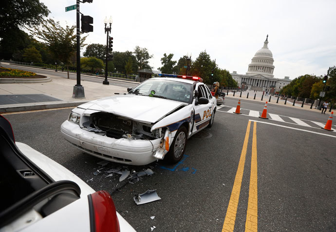 Two U.S. Capitol Police cars sit damaged after colliding during a shooting in Washington, October 3, 2013.(Reuters / Jason Reed)