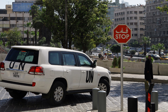 A United Nations vehicle carrying inspectors from the Organisation for the Prohibition of Chemical Weapons (OPCW) leaves a hotel in Damascus on October 7, 2013, as they continue their work to verify details of Syria's chemical arsenal and oversee their destruction. (AFP Photo/Louai Beshara)