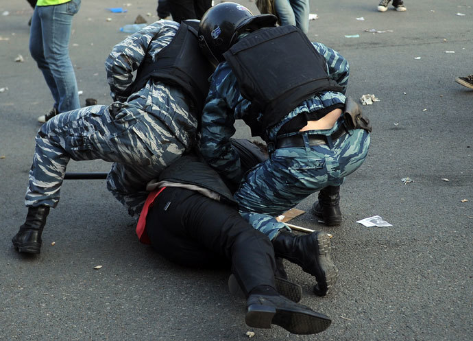 Police detain participants of the March of Millions protest rally on Moscow's Bolotnaya Square.(RIA Novosti / Vladimir Astapkovich)