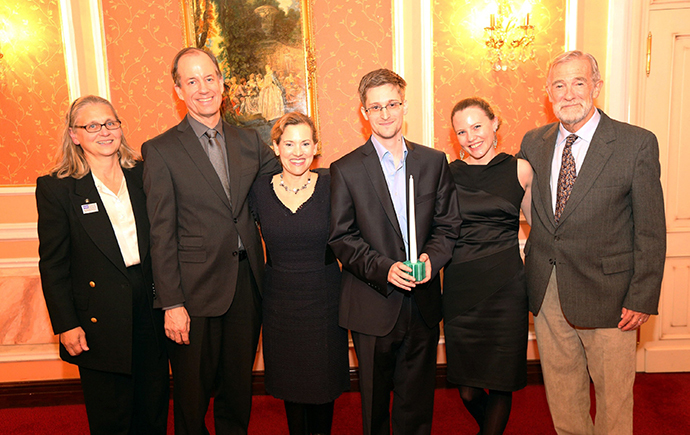 Edward Snowden (3rd R) alongside UK WikiLeaks journalist Sarah Harrison (2nd R) and the US whistleblowers (L to R) Coleen Rowley (FBI), Thomas Drake (NSA), Jesselyn Raddack (DoJ) and Ray McGovern (CIA). (Photo by Sunshinepress/Getty Images)