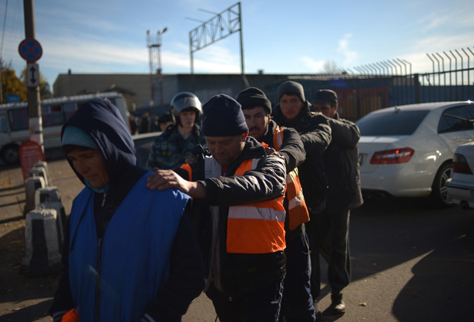 Migrants detained during a raid at a vegetable warehouse in Zapadnoye Biryulyovo. (RIA Novosti/Grigoriy Sisoev)