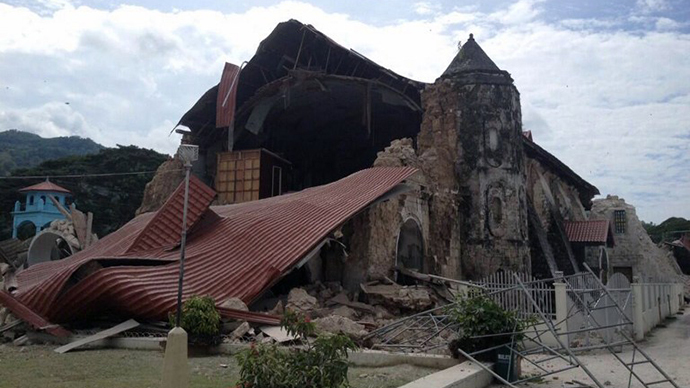 Damage to the roof and structure of the Church of San Pedro in the town Loboc, Bohol is seen after a major 7.2 magnitude earthquake struck the region on October 15, 2013. (AFP Photo / Robert Michael Poole)