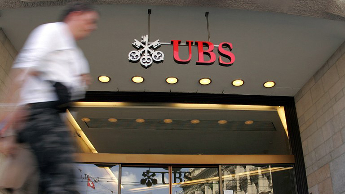 A man walks in front of the entrance of the UBS headquarters in Zurich. (AFP Photo / Fabrice Coffrini)