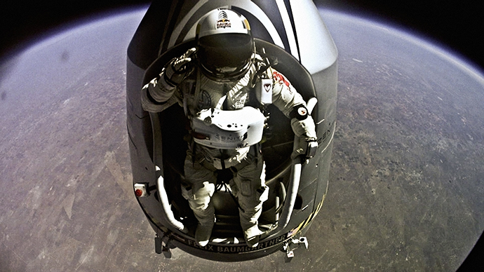 Stunning footage shows Felix Baumgartner’s space jump first hand (VIDEO)