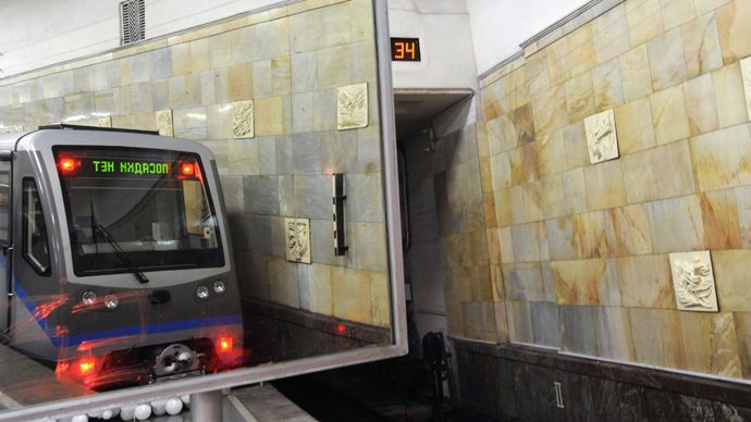 Moscow subway scare: Driver dies, but full passenger train rolls on