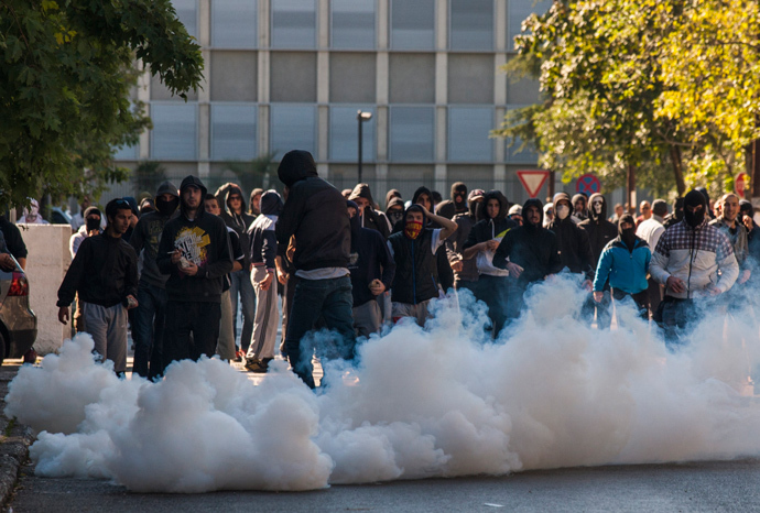 Opponents of same-sex rights run from teargas, launched by the local police, in Podgorica October 20, 2013 (Reuters / Stevo Vasiljevic)