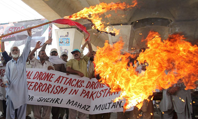 Pakistani protesters from the United Citizen Action torch a US flag against US drone attacks in the Pakistani tribal areas during a protest in Multan on July 14, 2013. (AFP Photo / S.S. Mirza)
