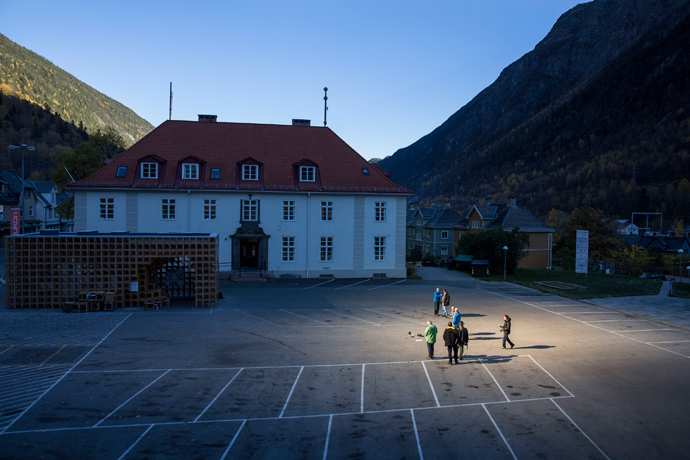People gather in front of the town hall, in sunlight which is reflected by giant mirrors (L, not pictured) erected on the mountainside, in the Norwegian industrial town of Rjukan (Reuters / Tore Meek / NTB Scanpix)