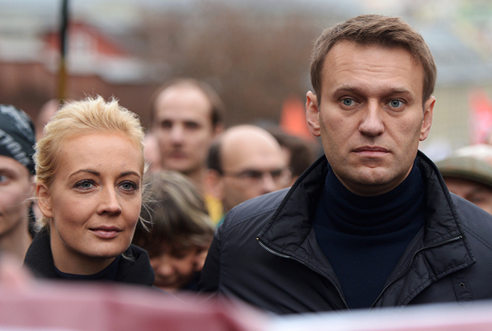 Russian protest leader Aleksey Navalny and his wife Yulia attend an opposition rally in central Moscow on October 27, 2013. (RIA Novosti / Evgeny Biyatov)
