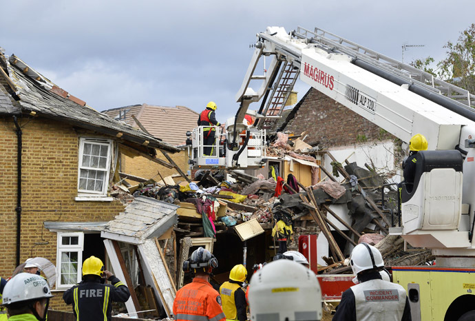 Emergency services work at the scene of a fallen tree at Bath Road in Hounslow, west London October 28, 2013. (Reuters/Toby Melville)