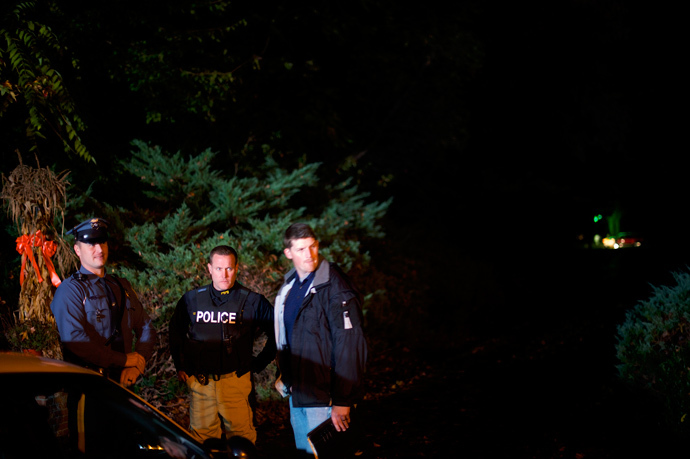 FBI agents and Pennsville police officers monitor the driveway of the house (far R, background) where 23-year-old suspect Paul Anthony Ciancia grew up in Pennsville, Salem County, New Jersey November 1, 2013 (Reuters / Mark Makela)