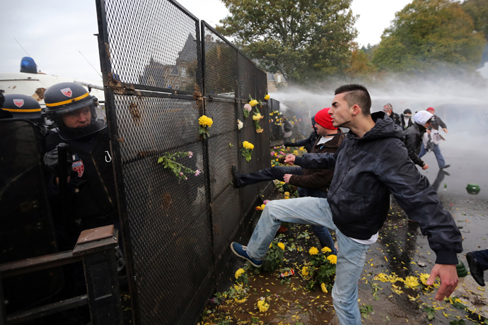 Reuters / Stephane Mahe