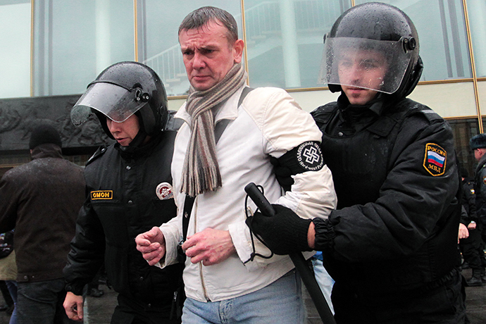 Law enforcement officers detain a participant of the "Russian March-2013" in Saint Petersburg on November 4, 2013. (RIA Novosti / Anatoly Medved)