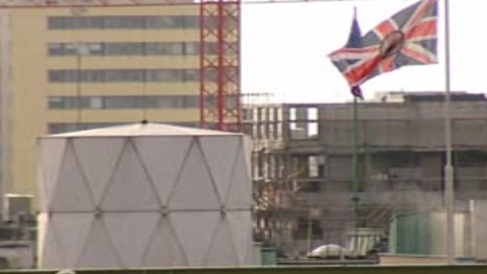The mysterious 'white box' sitting atop the British Embassy in Berlin, thought to be a high-tech spying device (Image from tagesschau.de)