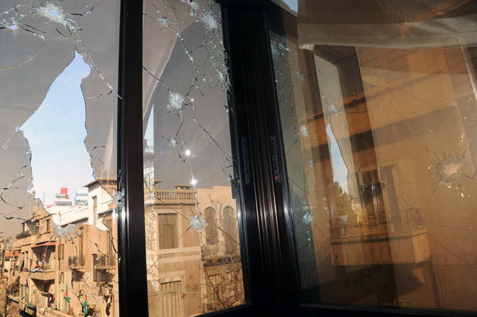 A handout picture released by the official Syrian Arab News Agency (SANA) shows damages windows in a building on Hijaz square, where eight were allegedly killed and another 50 wounded in a bomb blast on November 6, 2013 in Damascus, Syria. (AFP Photo)