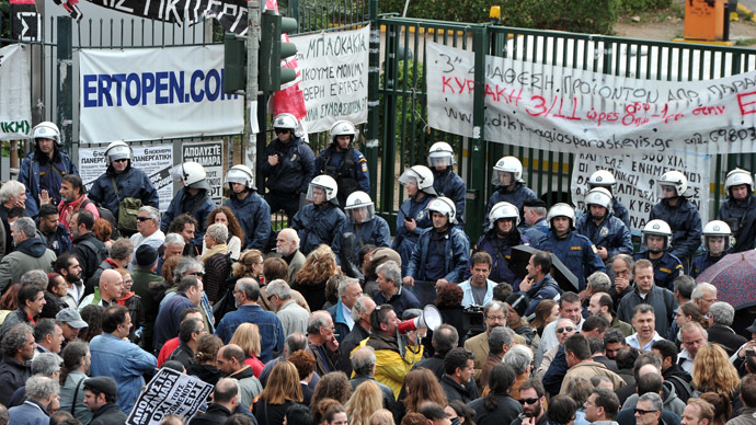 Greek riot police raid former state broadcaster’s HQ, end journalists’ sit-in