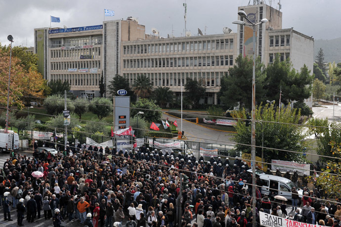Protesters gather on November 7, 2013 outside the headquarters of former Greek public broadcaster ERT in a northern Athens suburb after riot police stormed the building in a pre-dawn raid, forcibly removing employees who had been occupying the site since its shock shutdown five months ago. (AFP Photo/Louisa Gouliamaki)