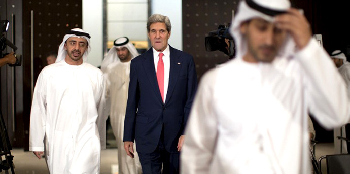 U.S. Secretary of State John Kerry arrives at a press conference in Abu Dhabi, November 11, 2013. (AFP Photo / Jason Reed)