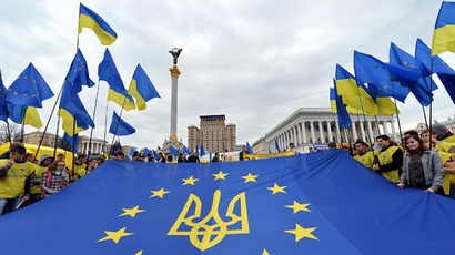 Pro-EU protesters clash with police in Ukrainian capital