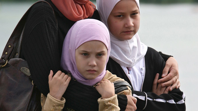 Veiled threats? Children’s hijab show canceled, Cossacks blamed
