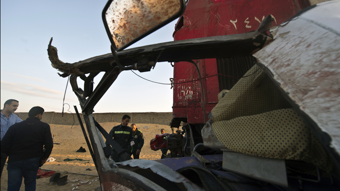 Egyptian rescuers inspect the site of an accident at a railway crossing, where a train ploughed into a truck and a mini-bus on November 18, 2013 in Dahshur, about 45 km south of Cairo (AFP Photo / Khaled Desouki)